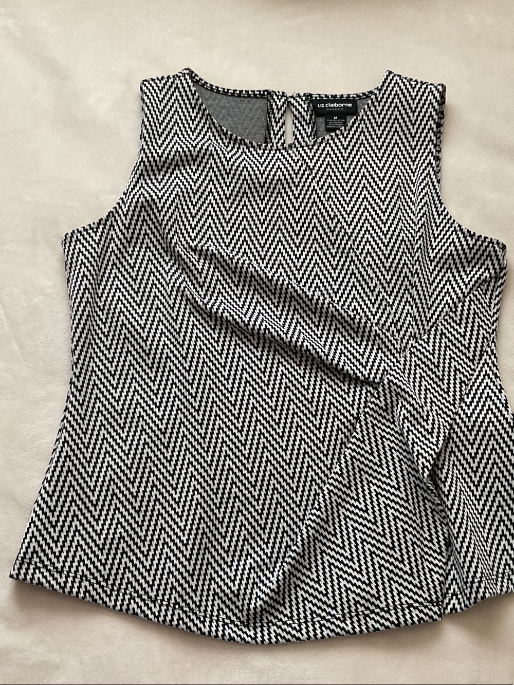 Liz Claiborne Black & White Zigzag Sleeveless Shell